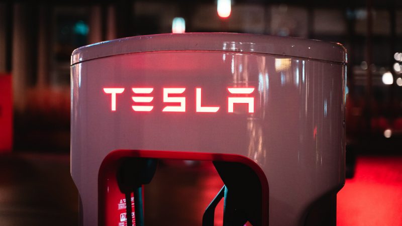 Paradoja Eléctrica: Mientras el Mercado de EE. UU. Crece a Récords, la Participación de Tesla se Hunde a Mínimos Históricos
